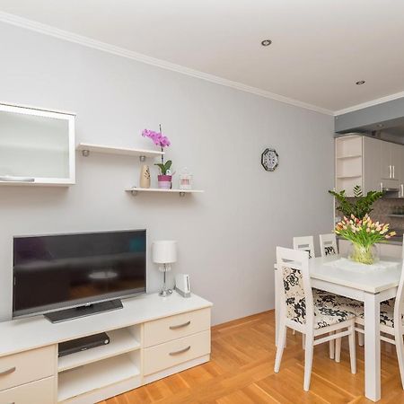 Long Apartment Makarska Esterno foto
