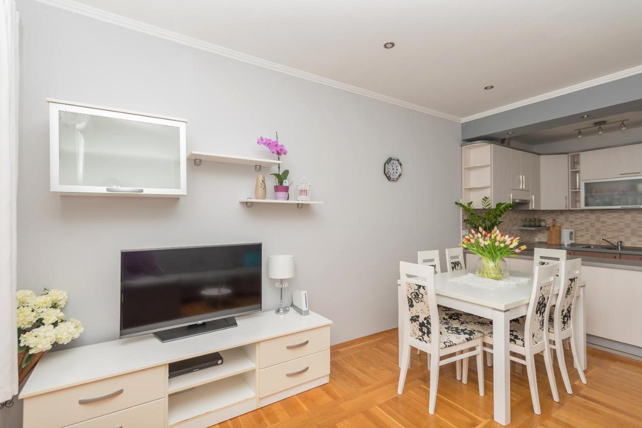 Long Apartment Makarska Esterno foto