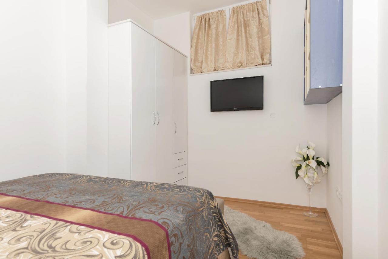 Long Apartment Makarska Esterno foto