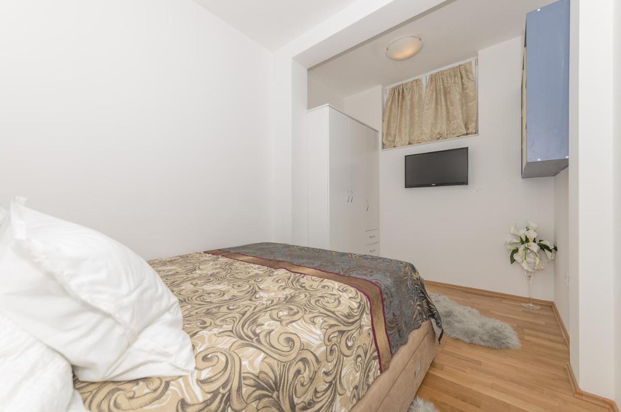 Long Apartment Makarska Esterno foto