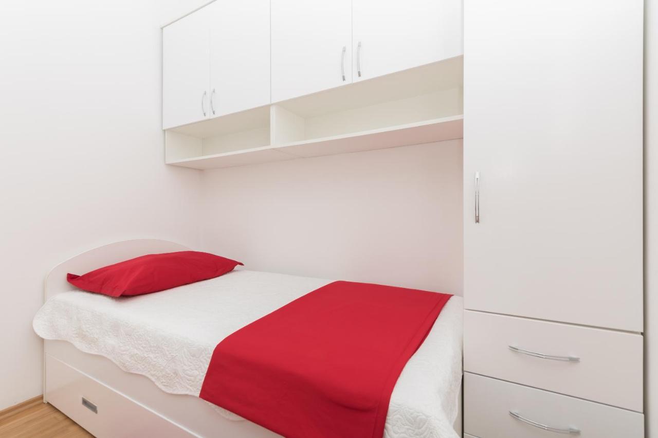 Long Apartment Makarska Esterno foto