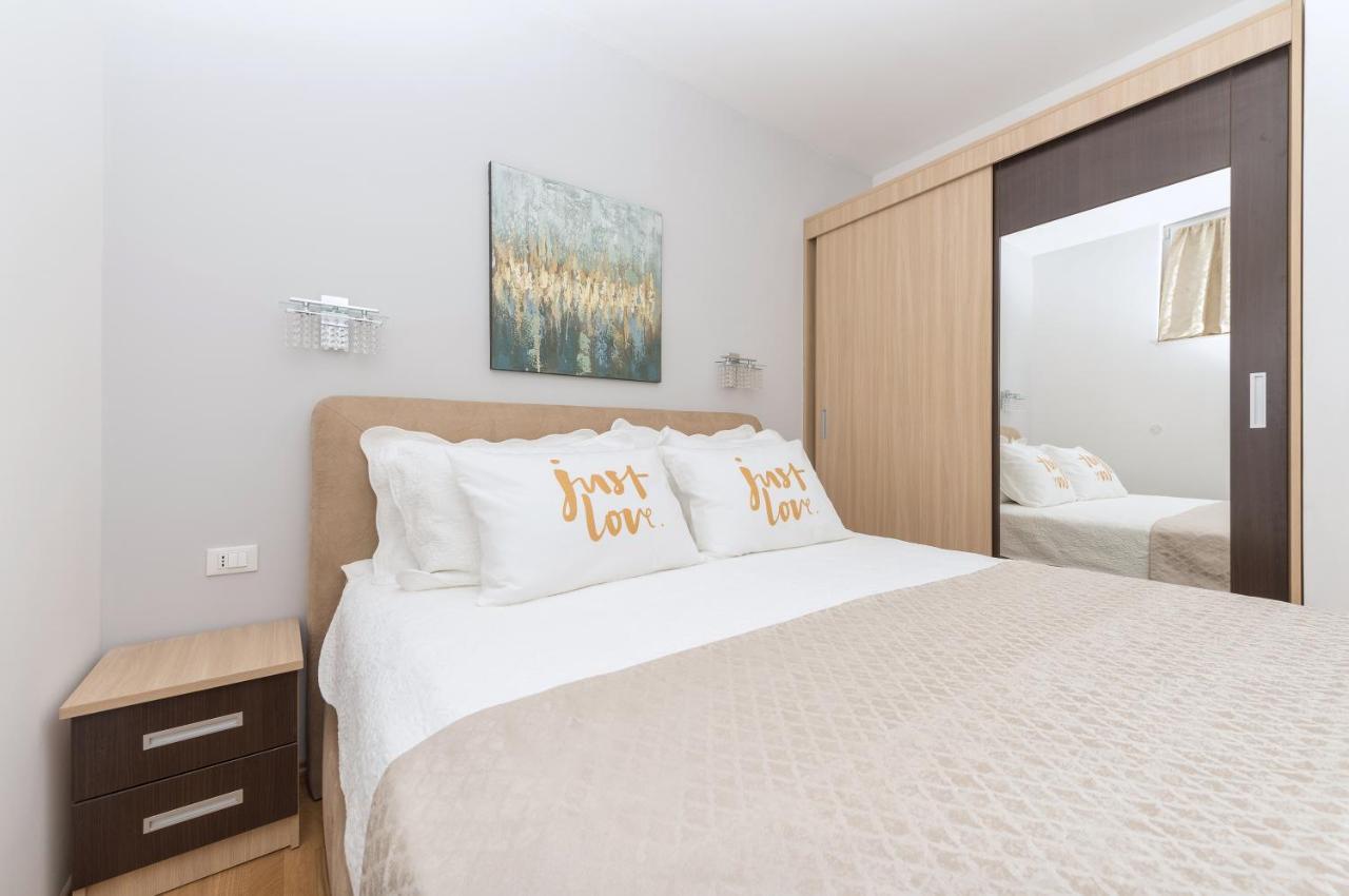 Long Apartment Makarska Esterno foto