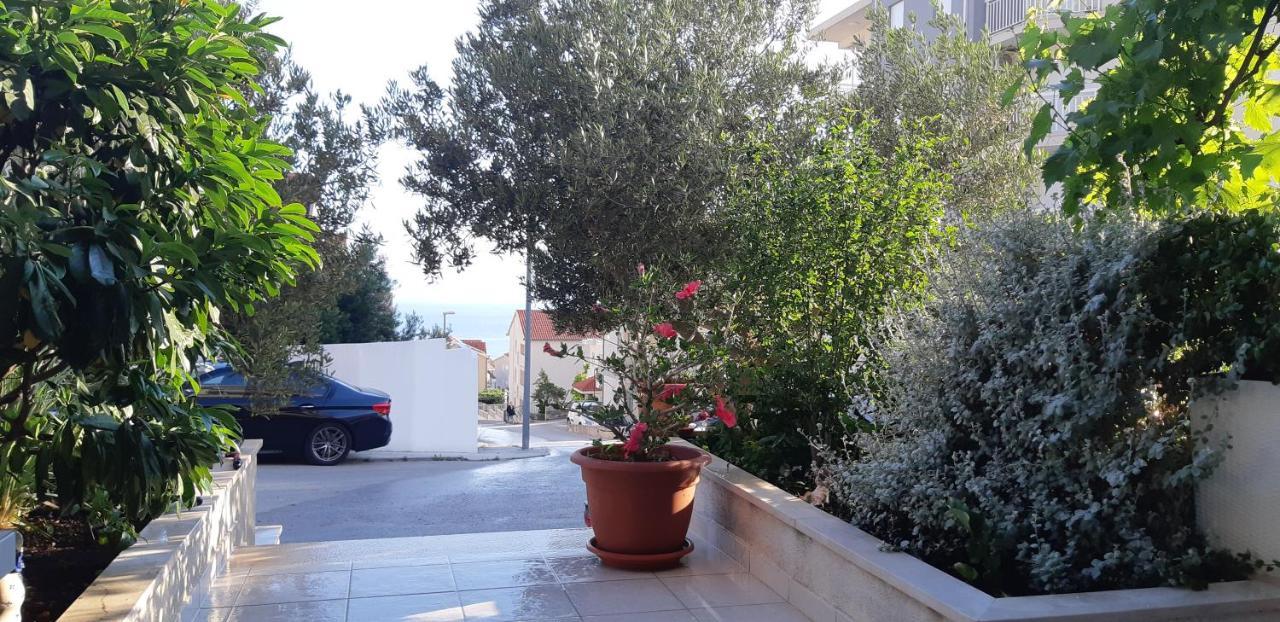 Long Apartment Makarska Esterno foto